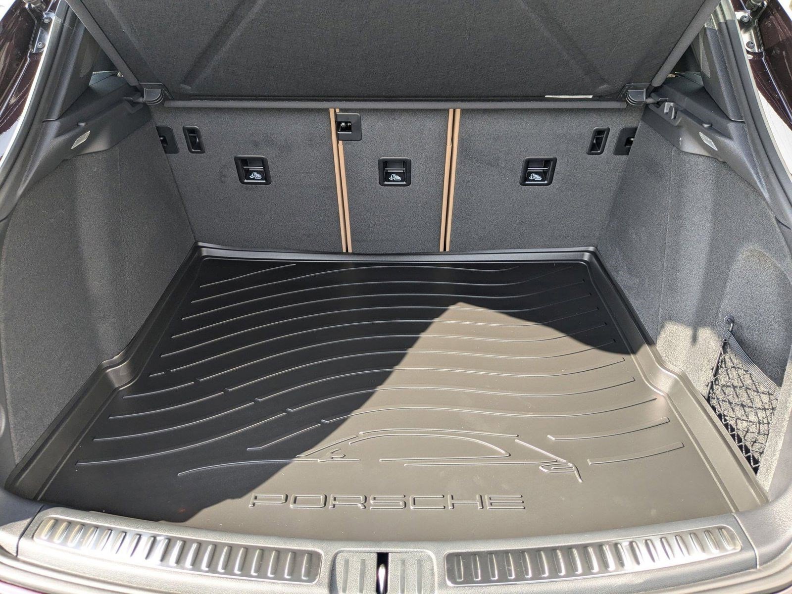 Certified 2025 Porsche Macan image 24