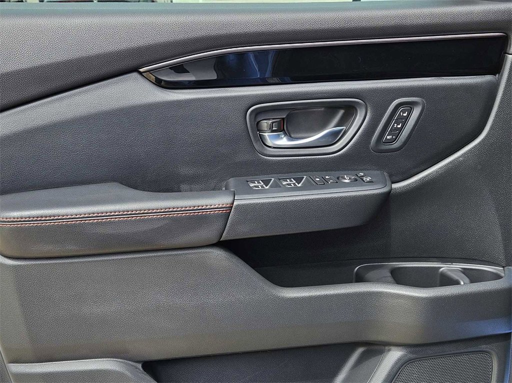 New 2025 Honda Pilot TrailSport image 13