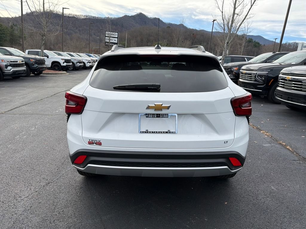 New 2025 Chevrolet Trax LT w/ Sunroof Package image 4