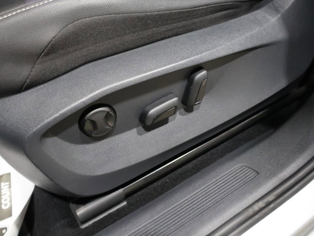 Used 2022 Volkswagen Tiguan SE image 14