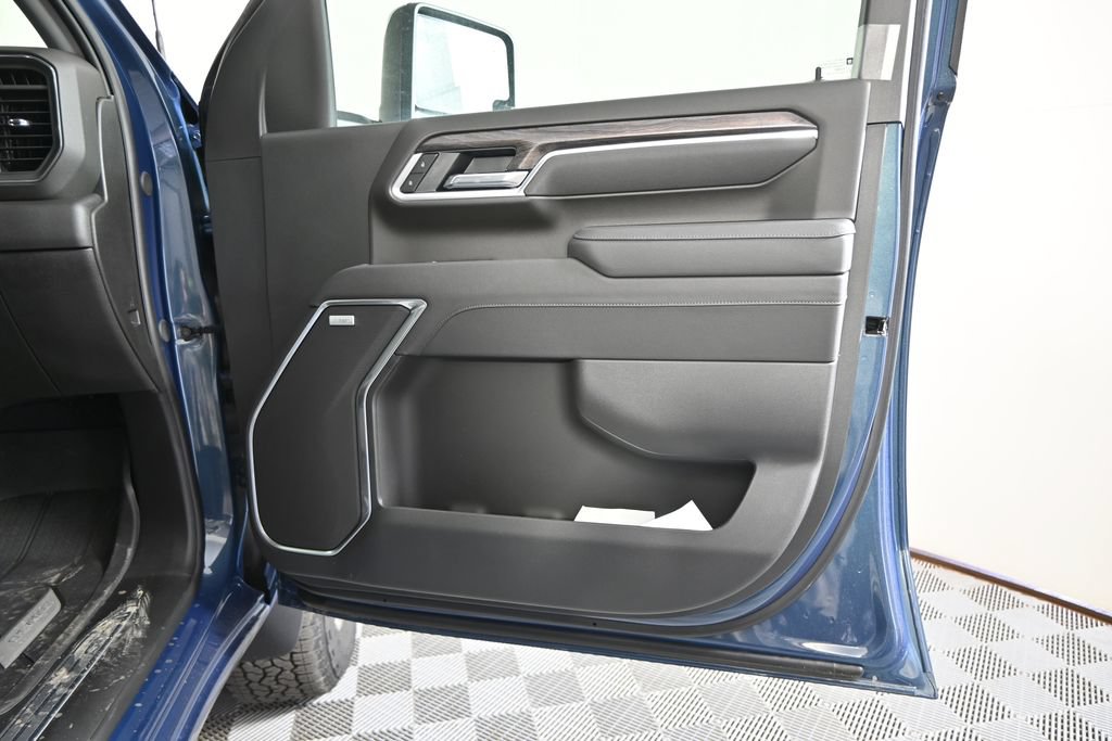 New 2026 Chevrolet Silverado 2500 LTZ w/ LTZ Convenience Package AWD/4WD image 13