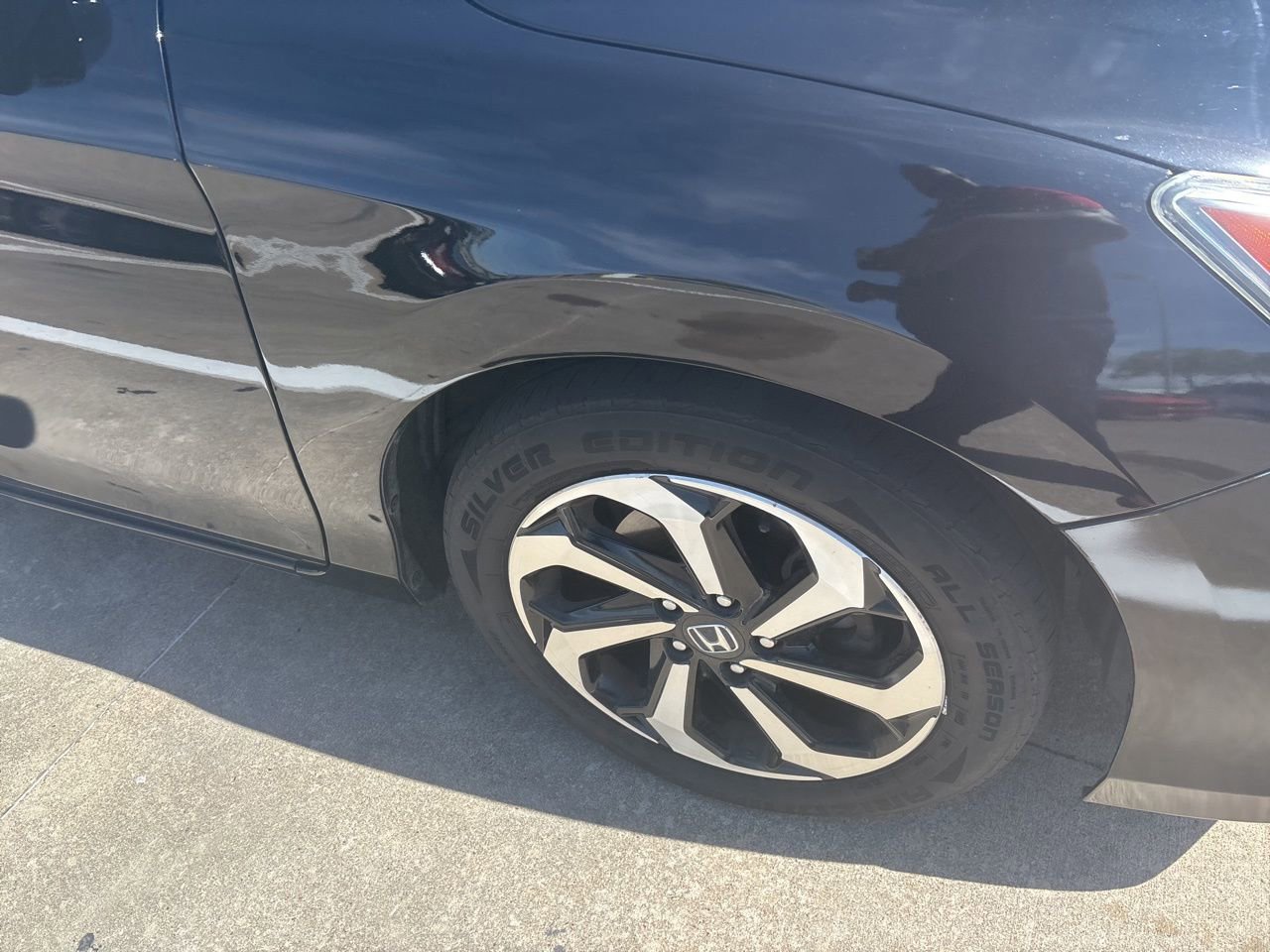 Used 2016 Honda Accord EX image 3