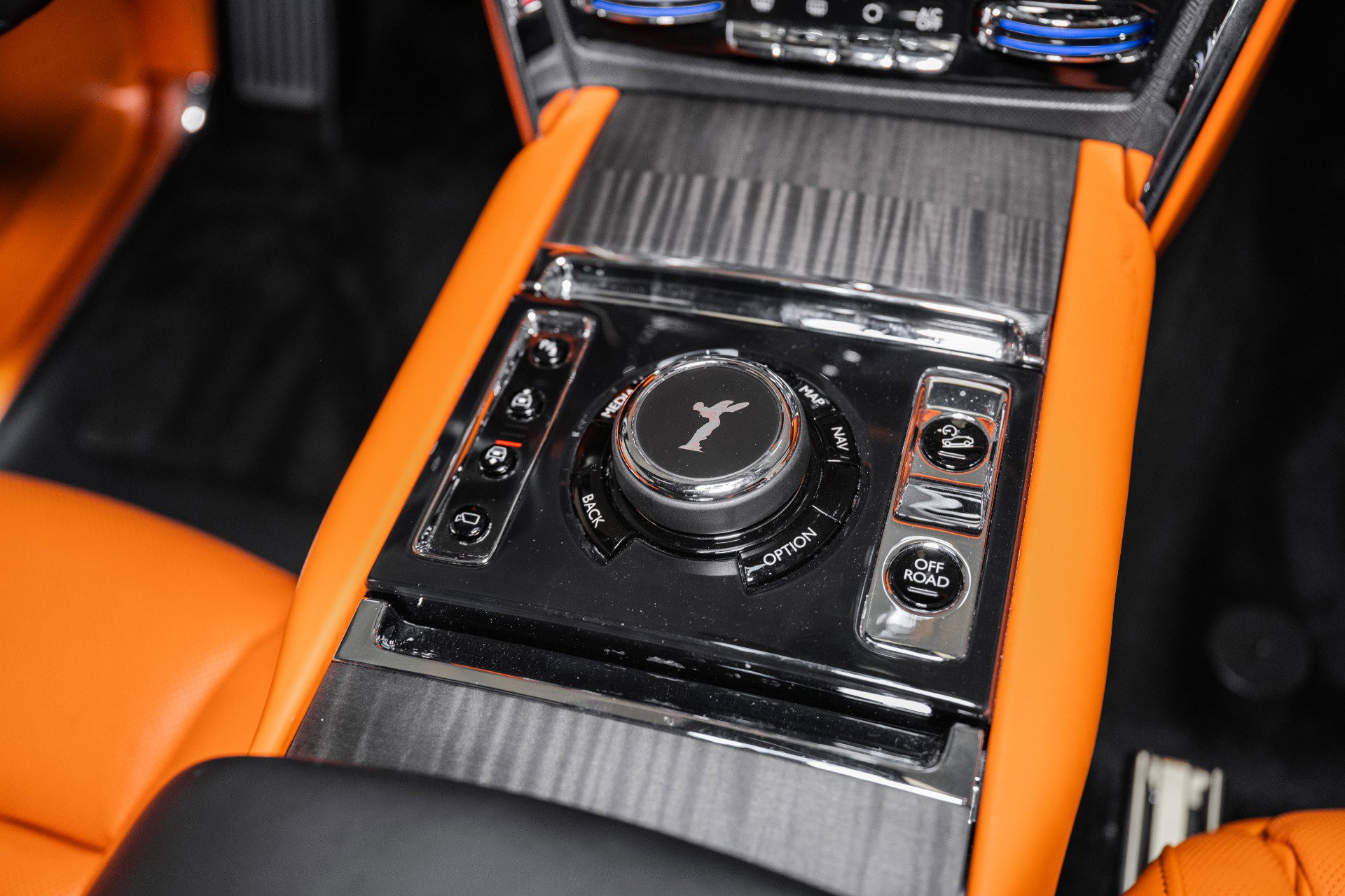 Used 2022 Rolls-Royce Cullinan w/ Dark Exterior Package image 50