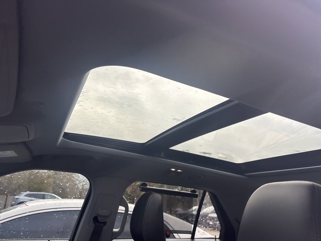 Used 2023 Ford Explorer XLT w/ Equipment Group 202A image 9