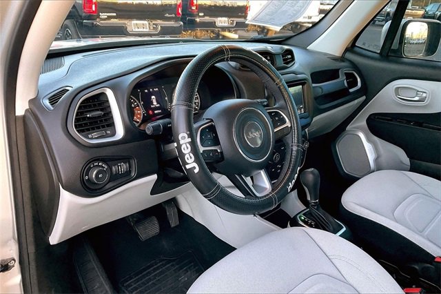 Used 2019 Jeep Renegade Latitude w/ Popular Equipment Group image 13
