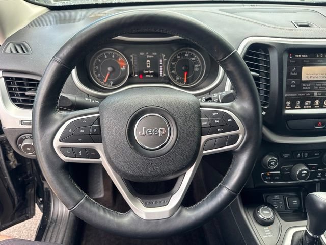 Used 2018 Jeep Cherokee Latitude Plus w/ Cold Weather Group AWD/4WD image 11
