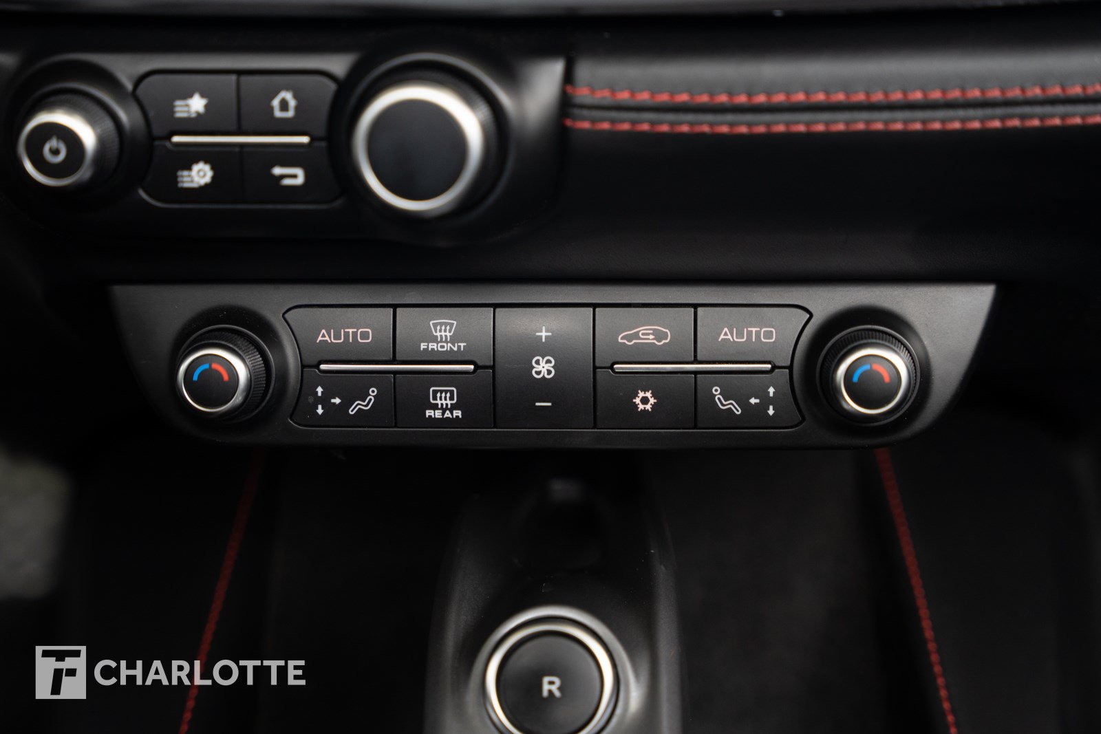 Used 2020 Ferrari Portofino RWD image 30