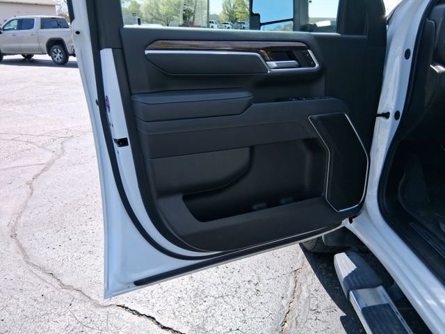 Used 2025 GMC Sierra 3500 SLE AWD/4WD image 10