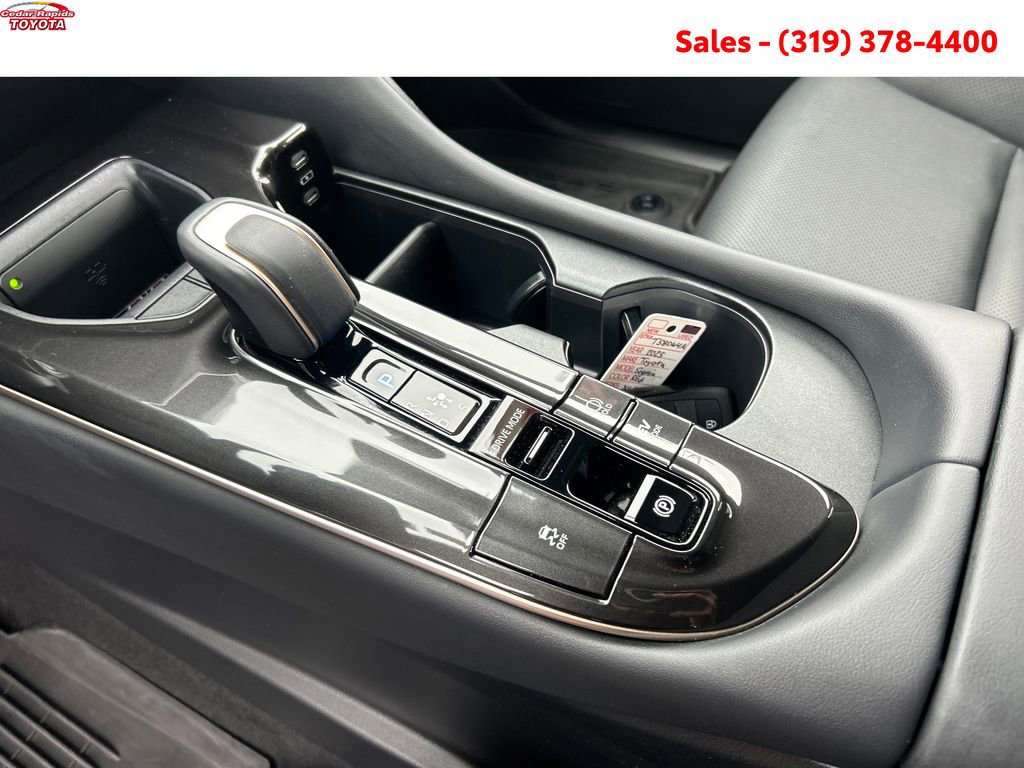 Certified 2025 Toyota Crown Signia image 22