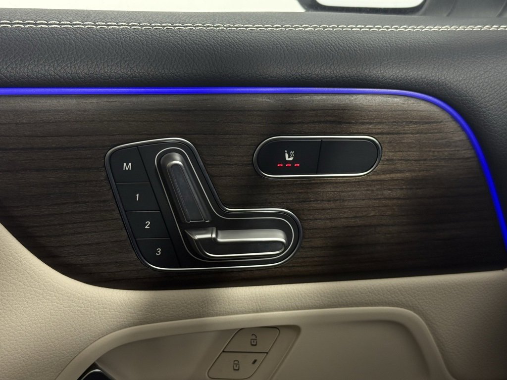 Used 2025 Mercedes-Benz GLB 250 4MATIC image 16