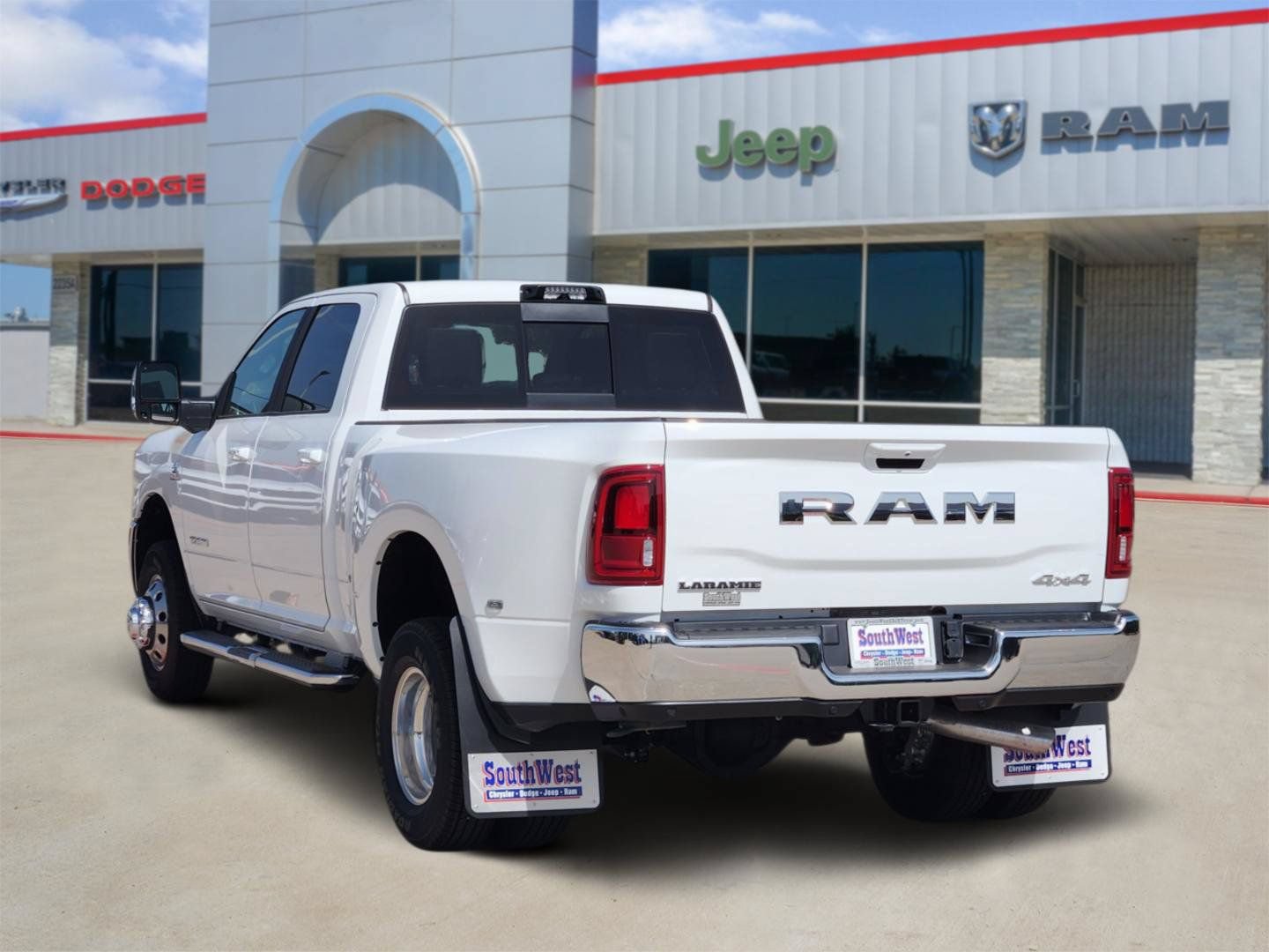 New 2026 RAM 3500 Laramie w/ Towing Technology Group AWD/4WD image 4