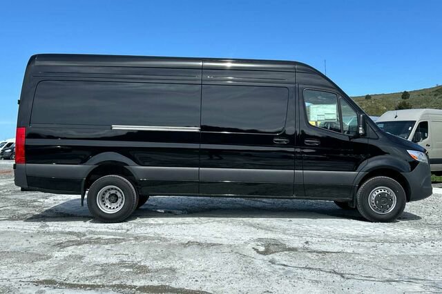 Used 2024 Mercedes-Benz Sprinter 3500 image 3