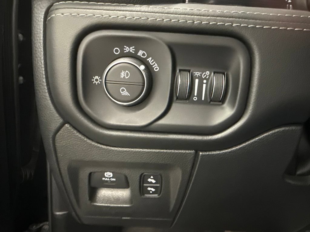 Used 2023 RAM 1500 Limited AWD/4WD image 24
