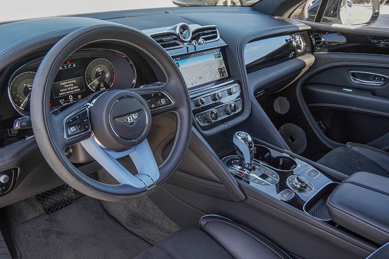 Used 2023 Bentley Bentayga image 17