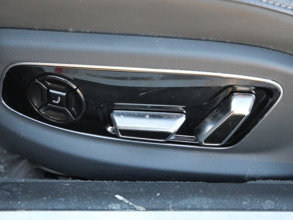 Used 2023 Audi S8 w/ S8 Comfort Plus Package image 36