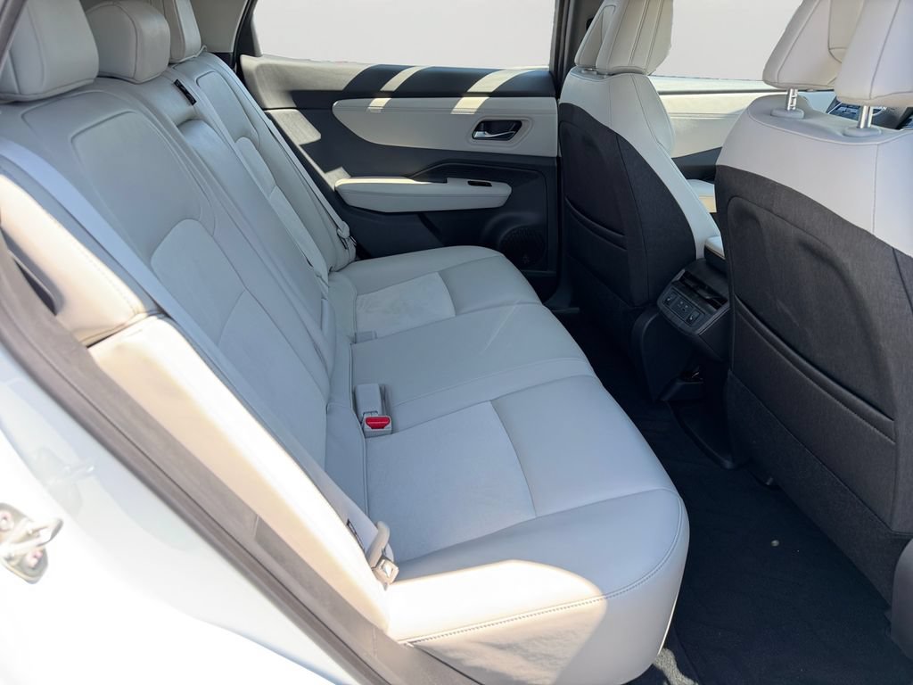 Used 2023 Nissan Ariya FWD image 13