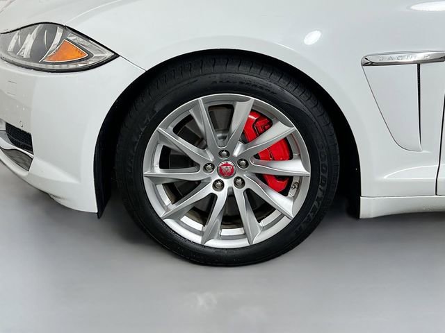 Used 2015 Jaguar XF Premium RWD image 12