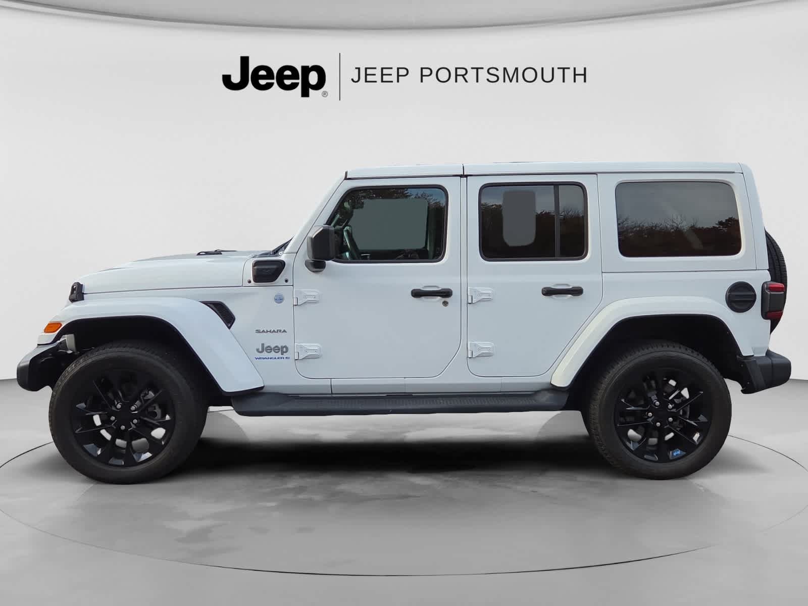 Used 2023 Jeep Wrangler Unlimited Sahara w/ Cold Weather Group AWD/4WD image 4