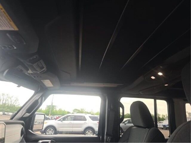 Used 2024 Jeep Wrangler Unlimited Sport AWD/4WD image 11