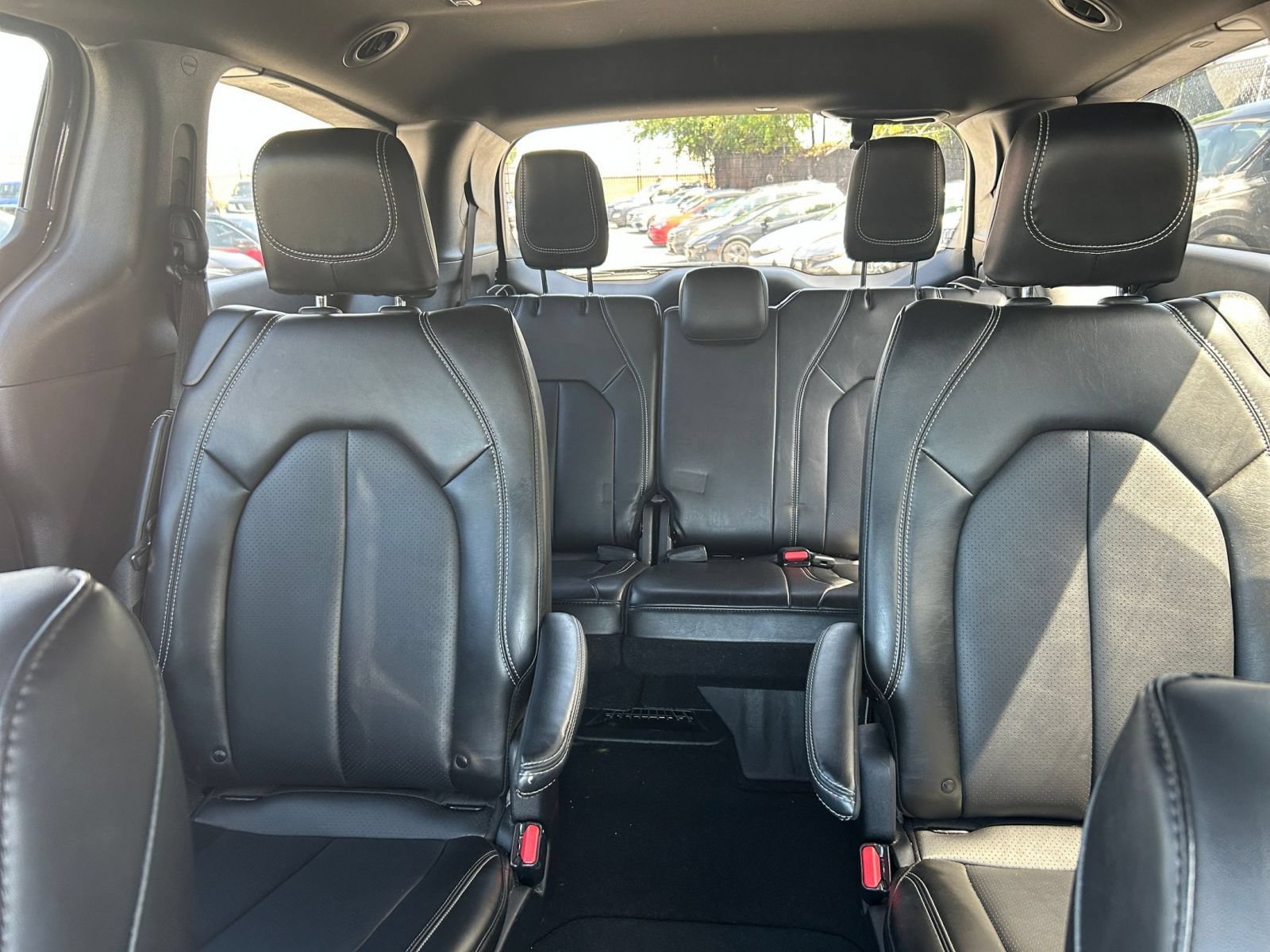 Used 2025 Chrysler Pacifica Select FWD image 35