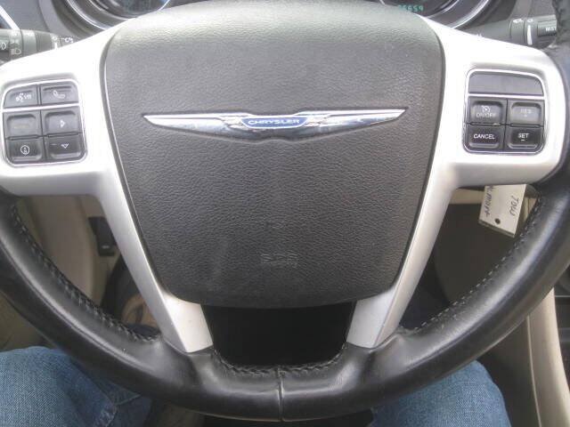 Used 2011 Chrysler 200 Limited FWD image 26