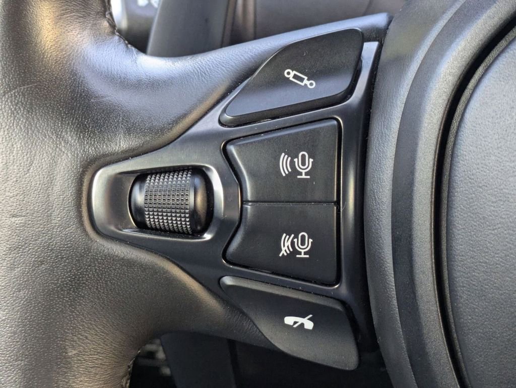 Used 2019 Aston Martin V8 Vantage Coupe image 19