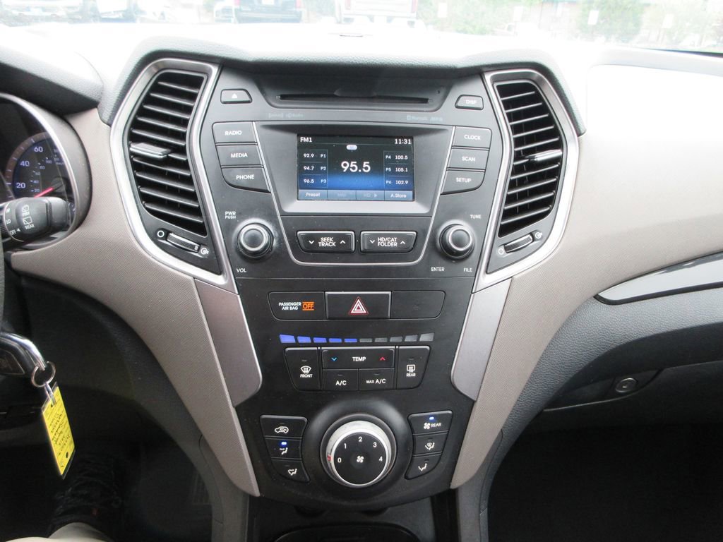 Used 2015 Hyundai Santa Fe GLS image 31