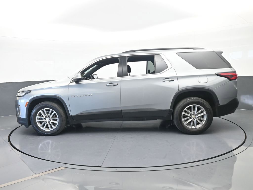 Used 2023 Chevrolet Traverse LT image 3
