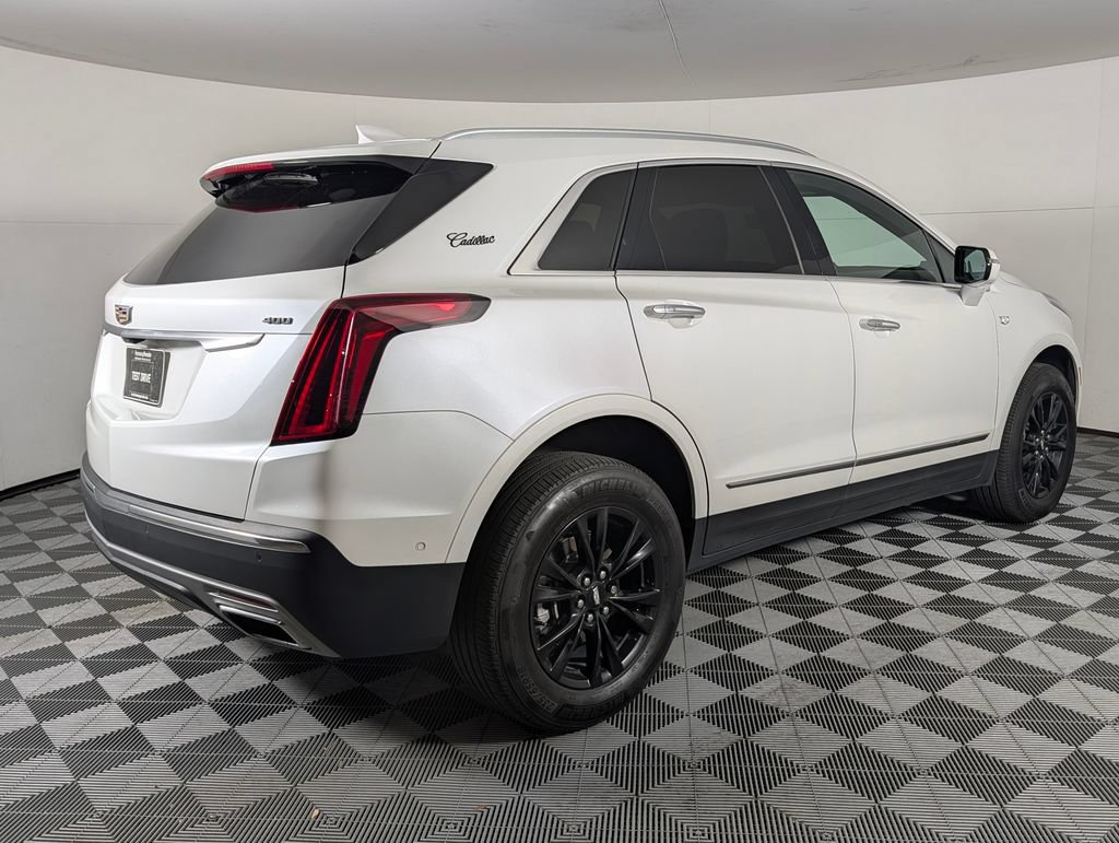 Used 2022 Cadillac XT5 Premium Luxury w/ Technology Package FWD image 7