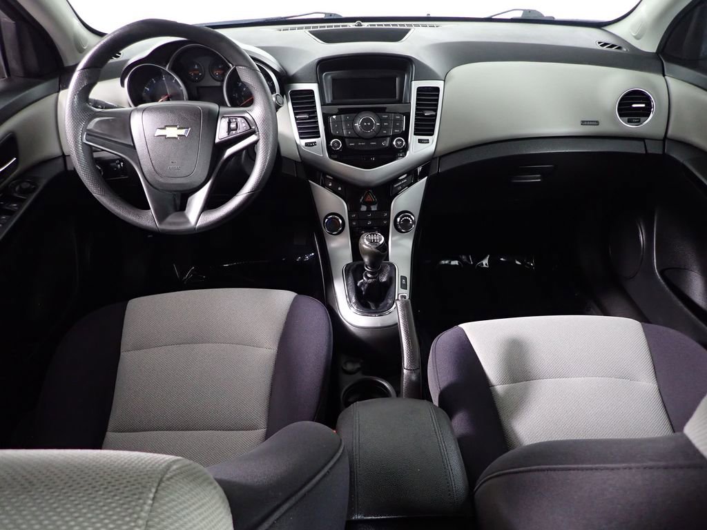 Used 2013 Chevrolet Cruze LS image 35