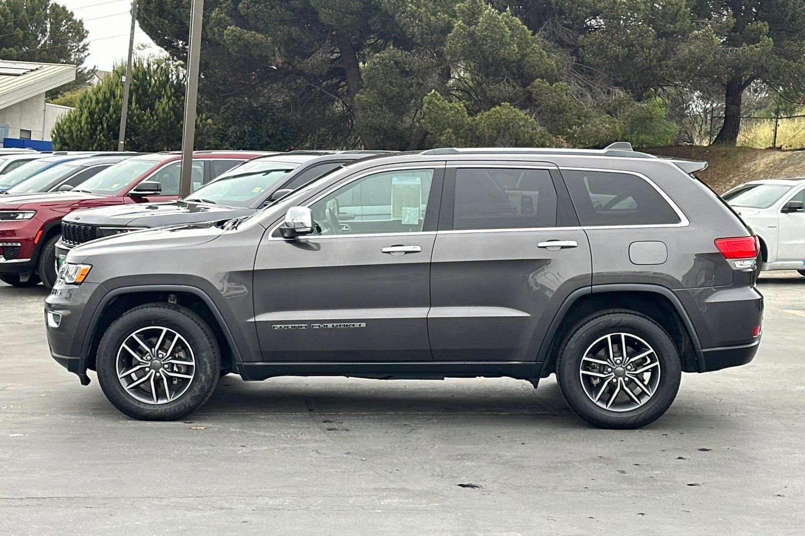 Used 2019 Jeep Grand Cherokee Limited image 8