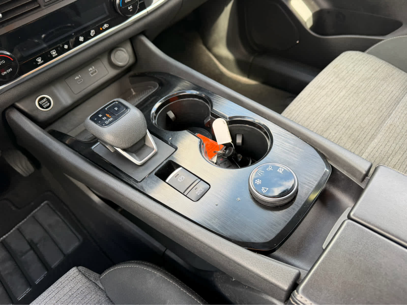 Used 2023 Nissan Rogue SV image 18