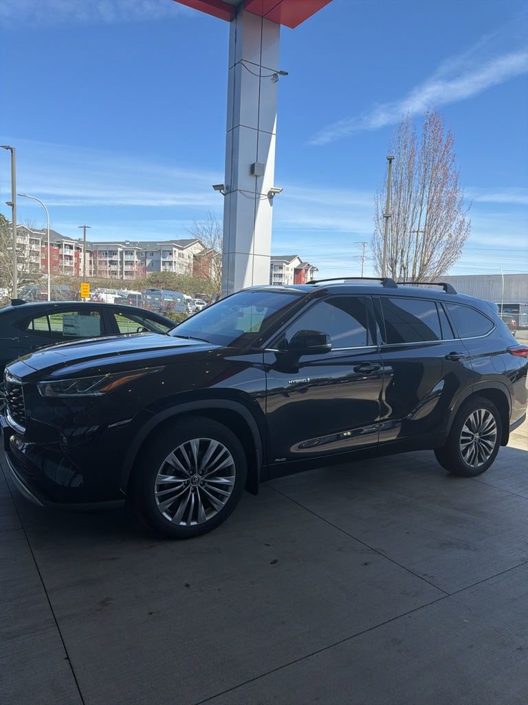 Used 2021 Toyota Highlander Platinum image 1