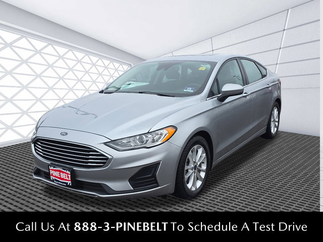 Used 2020 Ford Fusion SE image 1