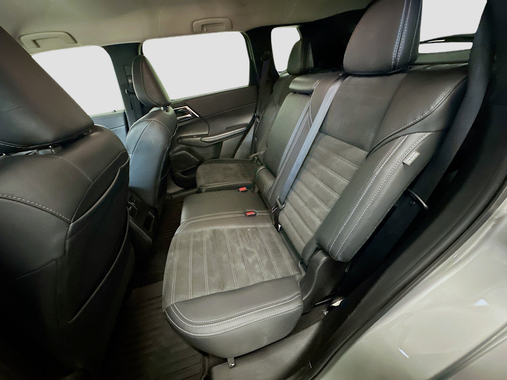 Used 2024 Mitsubishi Outlander SE image 29