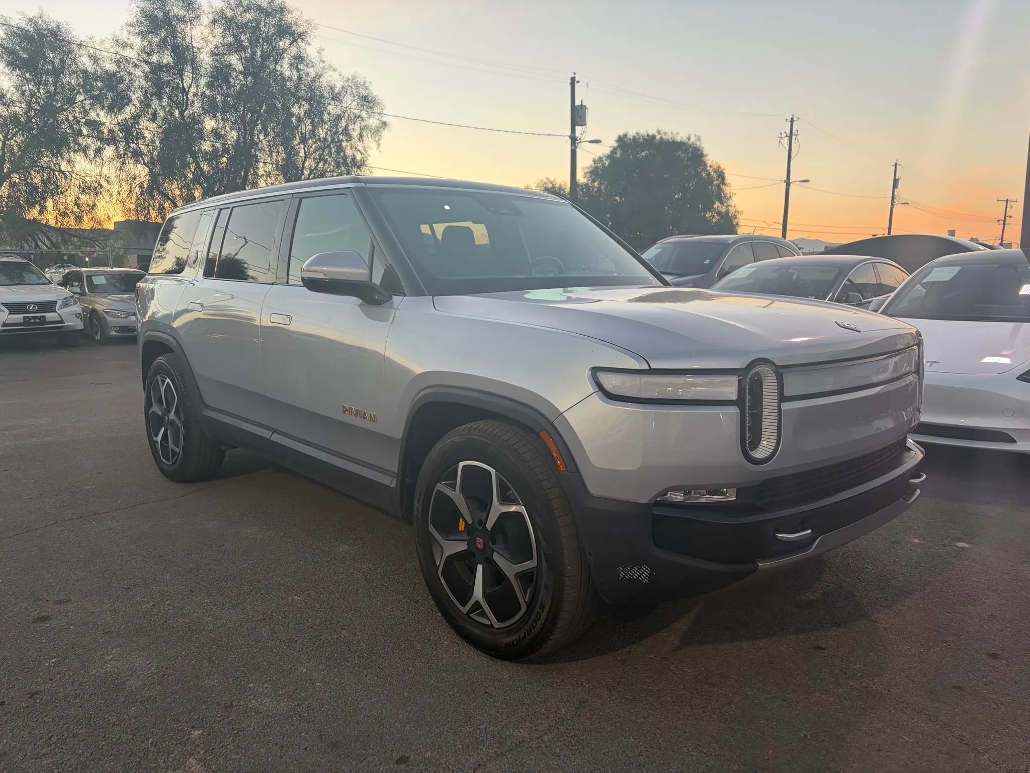 Used 2023 Rivian R1S Launch Edition image 4