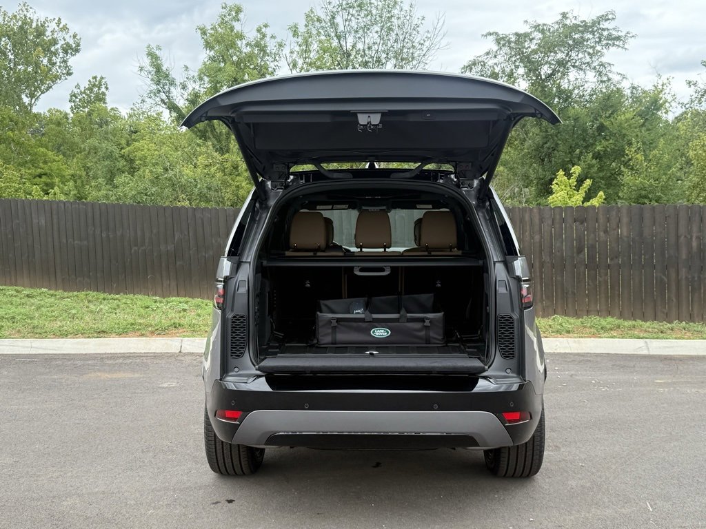 New 2025 Land Rover Discovery Dynamic SE image 5