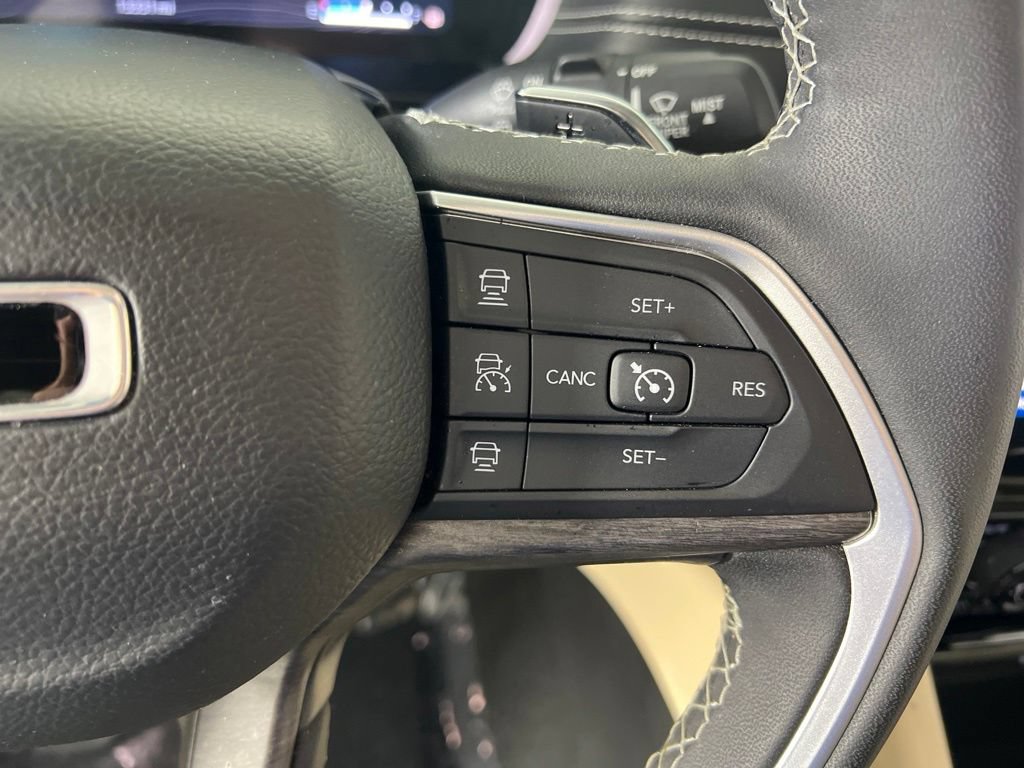 Used 2024 Jeep Grand Cherokee Limited AWD/4WD image 23