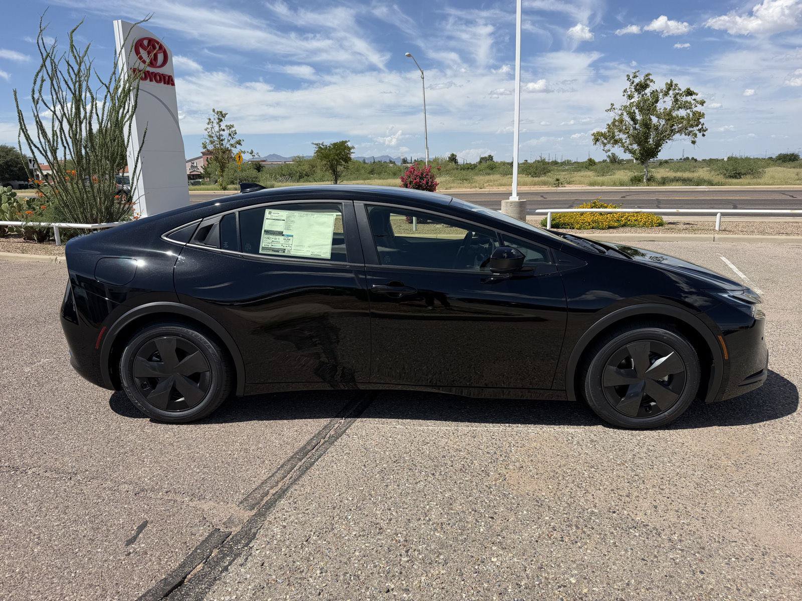 New 2027 Toyota Prius Plug-In Hybrid FWD image 6