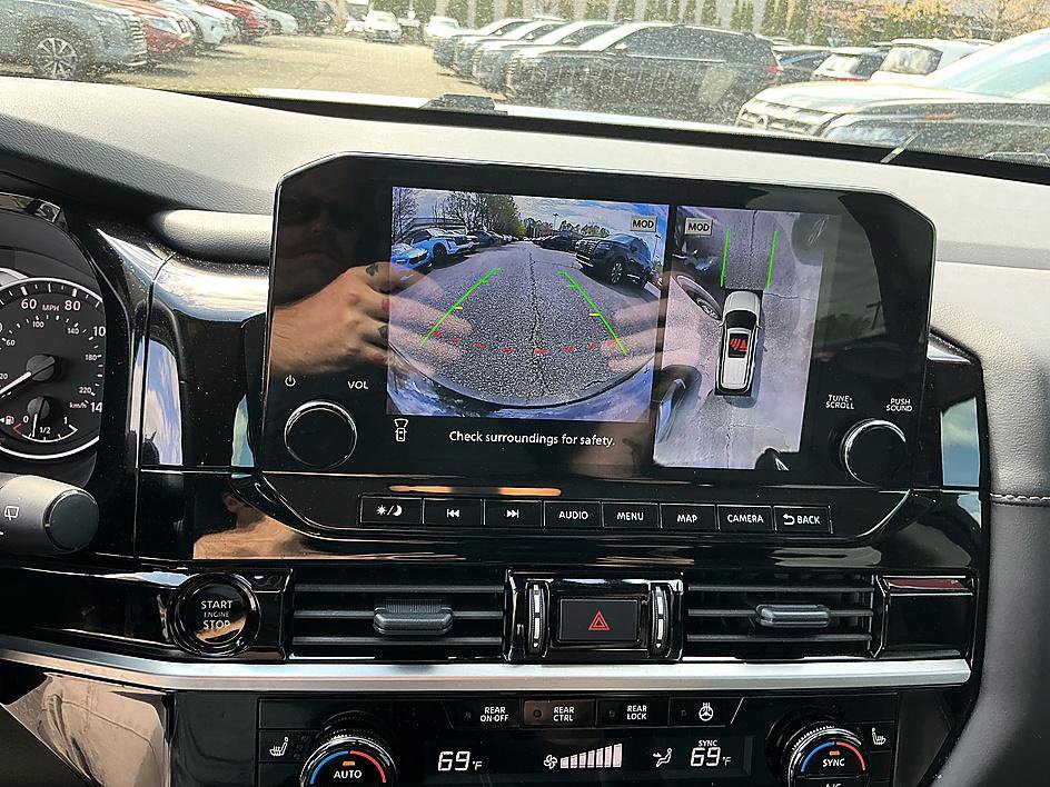 Certified 2025 Nissan Pathfinder SL image 17