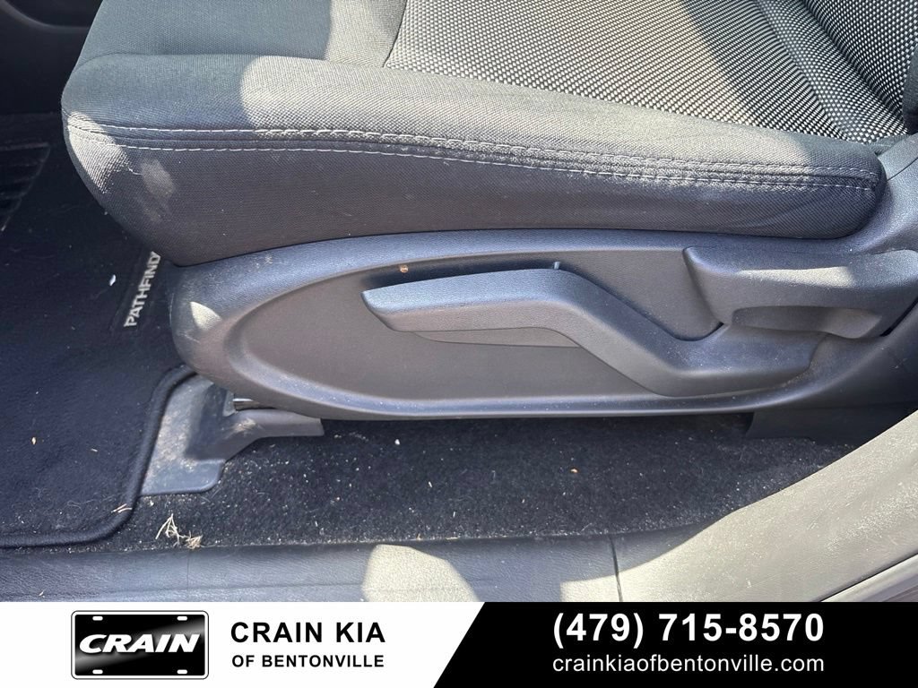 Used 2018 Nissan Pathfinder S AWD/4WD image 10