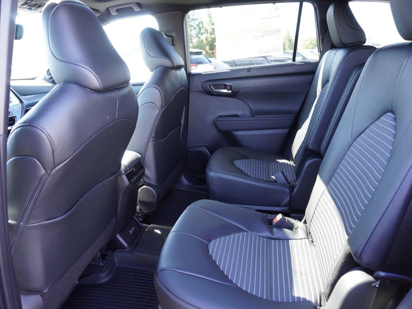 New 2025 Toyota Highlander XSE image 14