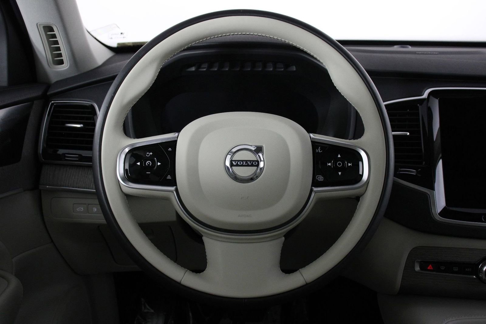 Certified 2023 Volvo XC90 T8 Plus w/ Protection Package Premier image 8