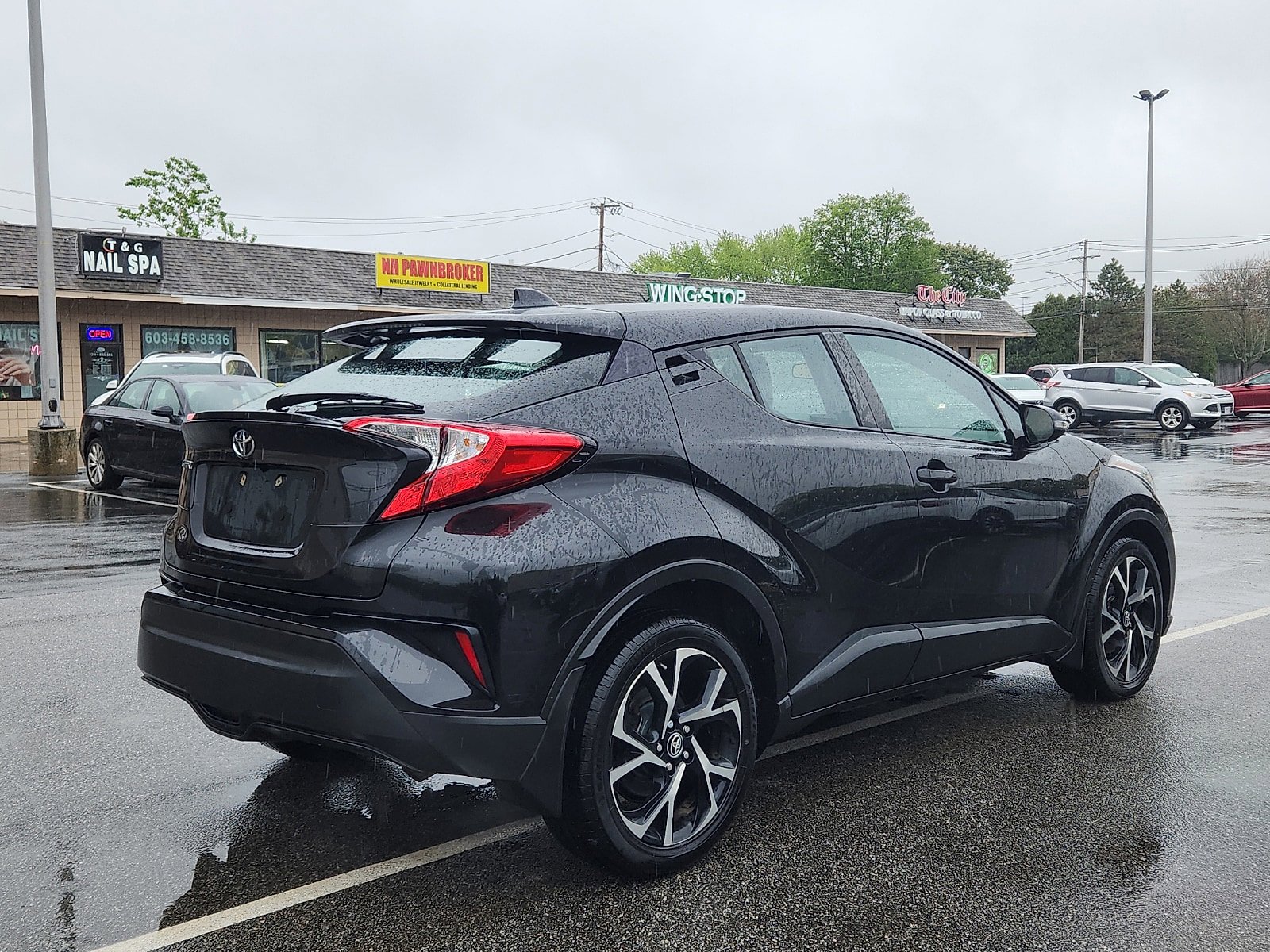 Used 2021 Toyota C-HR XLE FWD image 4