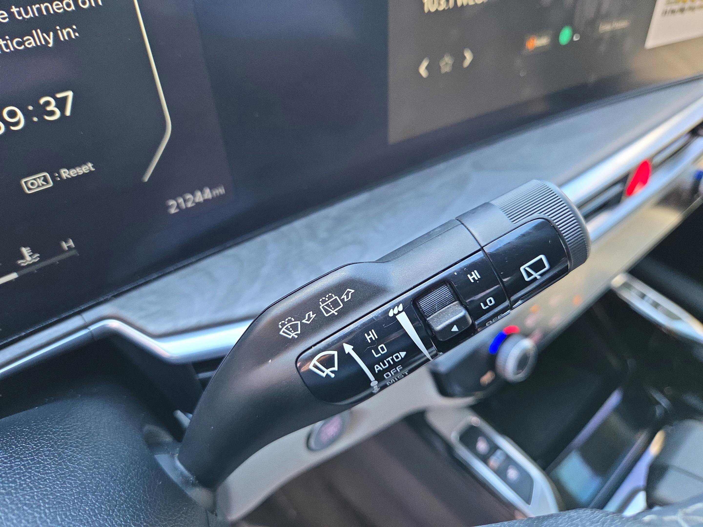 Used 2024 Kia Sorento SX image 38