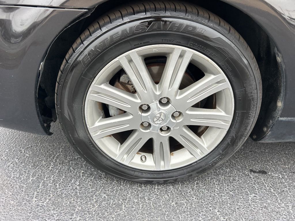 Used 2010 Toyota Avalon Limited image 22