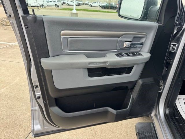 Certified 2019 RAM 1500 Classic SLT w/ Luxury Group image 9