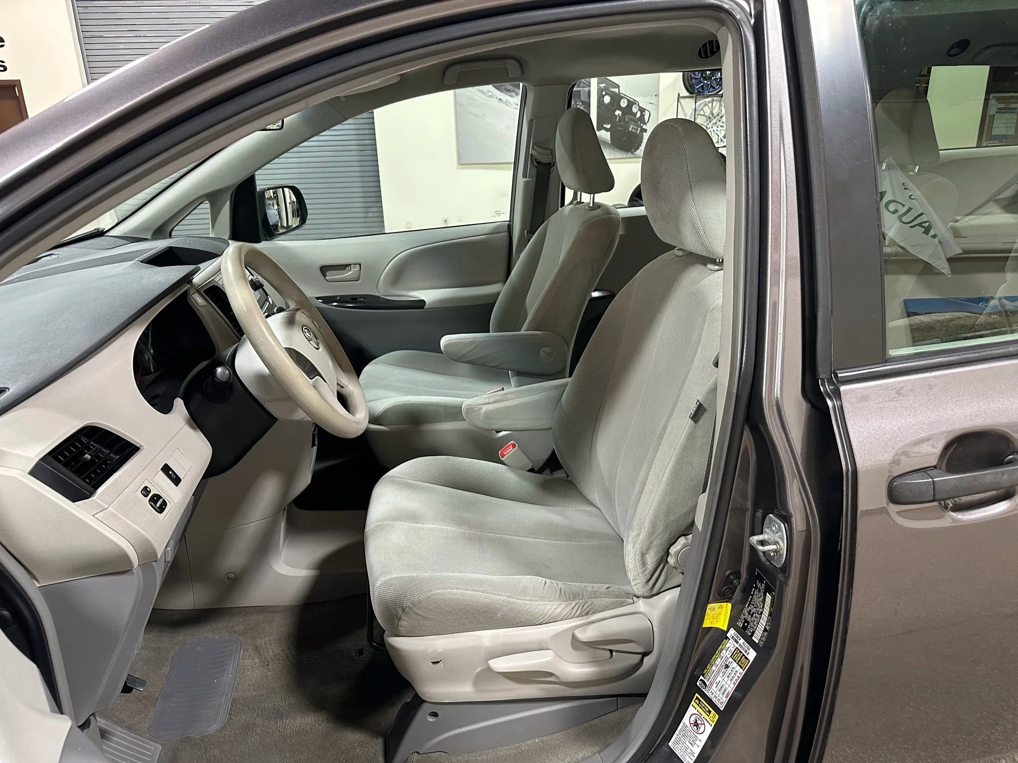 Used 2012 Toyota Sienna image 19