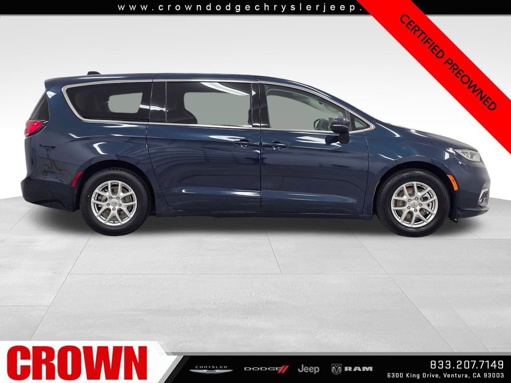 Certified 2023 Chrysler Pacifica Touring-L image 8