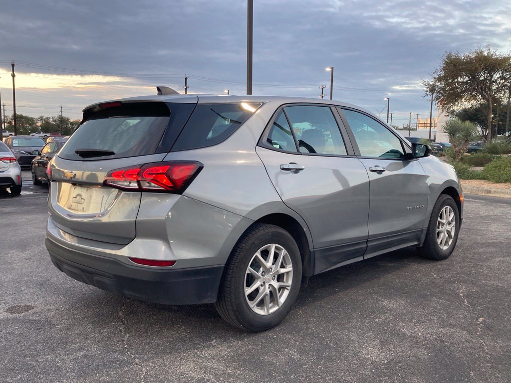 Used 2024 Chevrolet Equinox LS FWD image 3